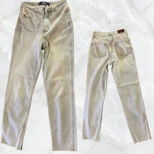 Hollister Ultra High-Rise Mom Jean
